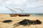 Рыбацкие сети на пляже Индийского океана