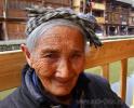   Древняя женщина из китайской провинции Гуйчжоу, фото