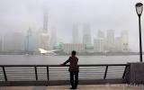 Пудун (Pudong город-район в Шанхае, Китай) в густом тумане, фотография сделана 20 апреля 2010 года, в 9 часов 43 минуты по общекитайскому времени, автор снимка – Владимир Григорьев, Санкт-Петербург