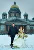 Свадебная фотосессия зимой, во время снегопада, на фоне Исаакиевского собора, Санкт-Петербурга