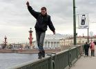 На фото экстремальный способ преодоления Биржевого моста в городе Санкт-Петербурге