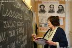 Зинаида Заворуева преподает для трех классов одновременно, в общем помещении