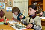 Второй класс Подольской начальной школы Вышневолоцкого района, Тверской области помещается за одной партой