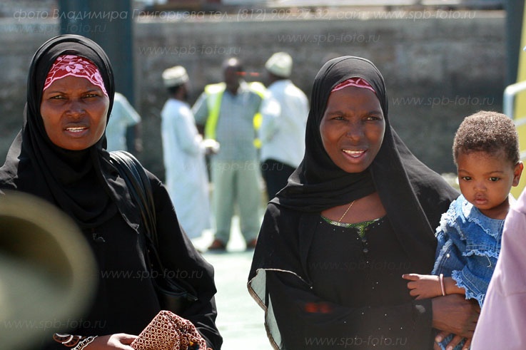 Мусульманки в порту Занзибара