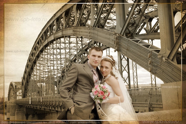 Свадебная фотосессия на мосту Петра Великого