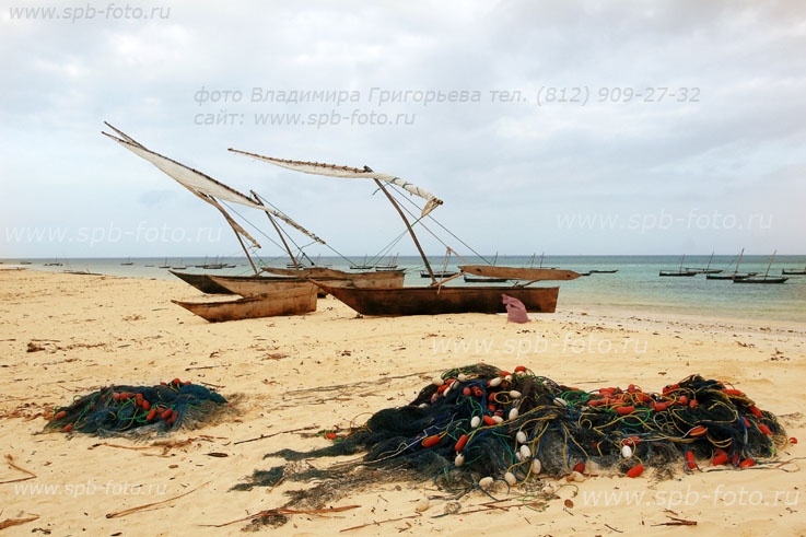 Рыболовные сети на берегу Индийского океана