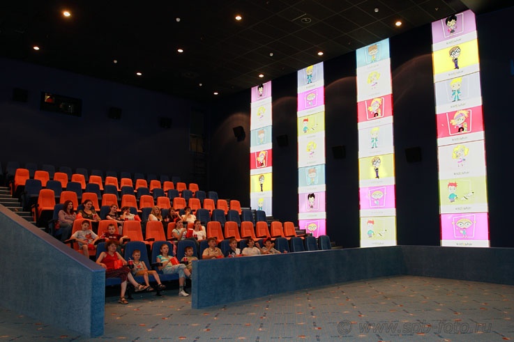 Зрительный зал кинотеатра, фото