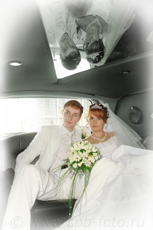 Лимузин с зеркальным потолком, свадебное фото