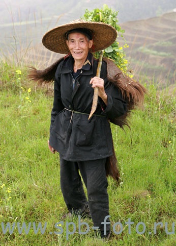Житель деревни Дажай, Южный Китай