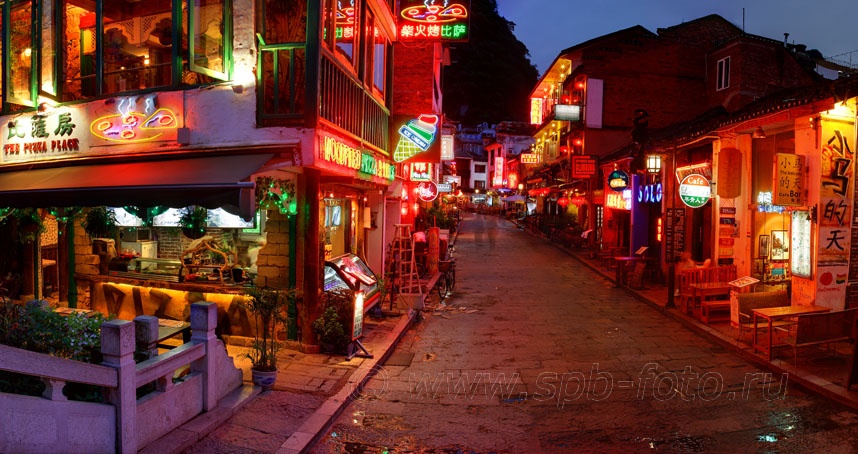 Город Яншо ночью (Южный Китай, Гуанси), фото