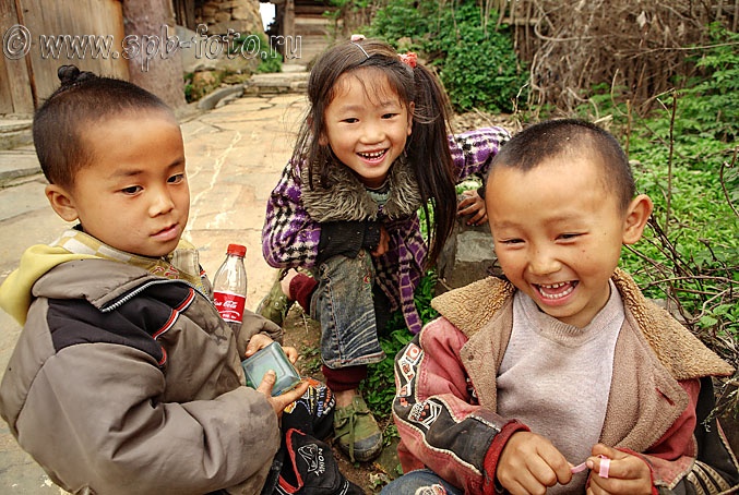 Русский фотограф в Южном Китае, Basha Miao Village, дети