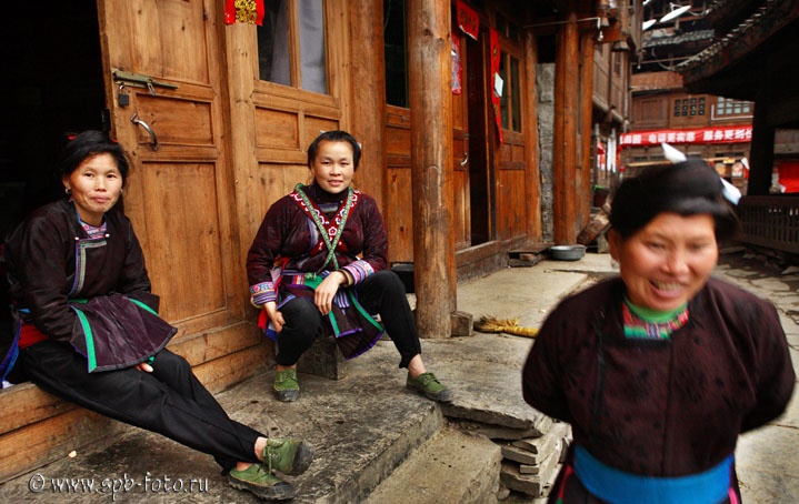 Фото женщин этнического меньшинства Dong, КНР