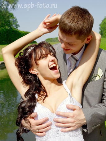Как обнимать невесту? Фото