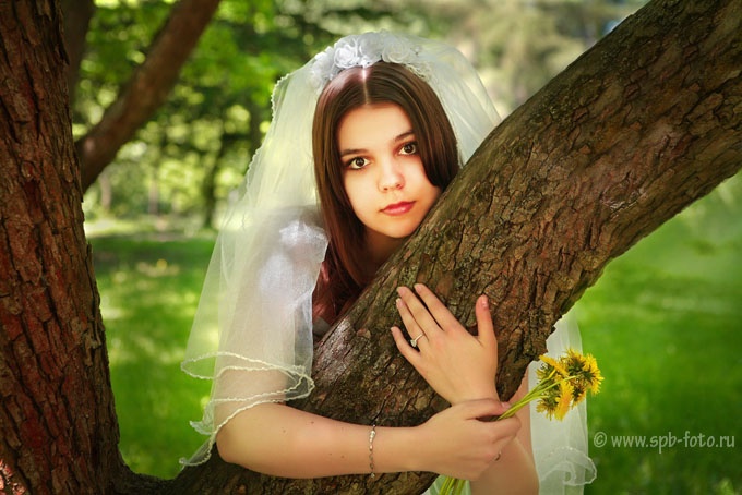 Невеста с желтыми полевыми цветами (одуванчики), фото