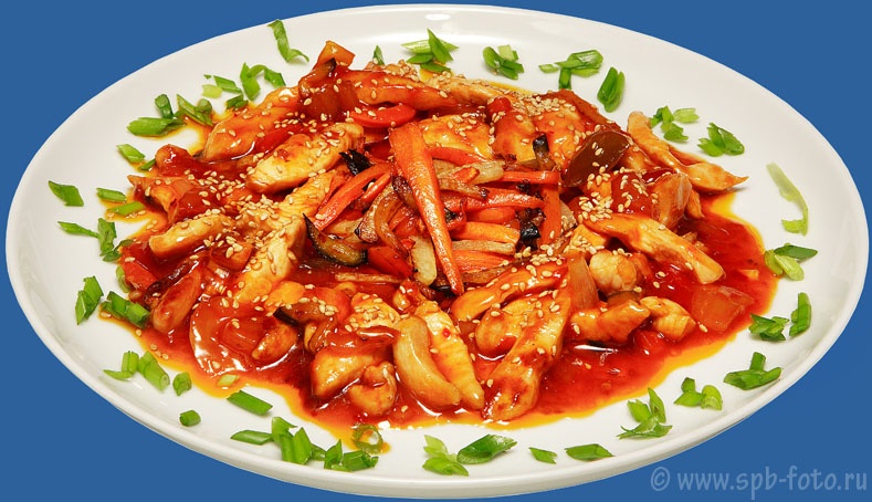 Курица в китайском соусе, выездная фотосъемка на кухне ресторана