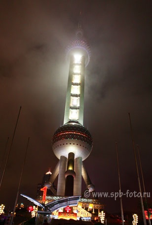 «Жемчужина Востока» (Oriental Pearl TV Tower in Shanghai, China), телевизионная башня в Шанхае