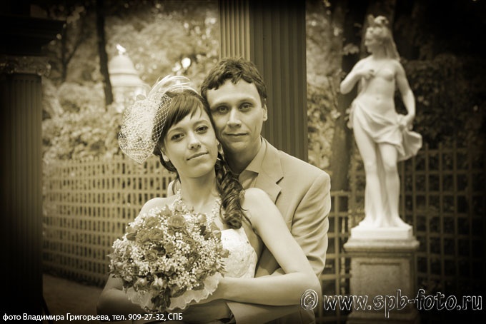 Свадебная фотосъемка в Летнем саду Петербурга 2012 года, черно-белая, тонированная фотография