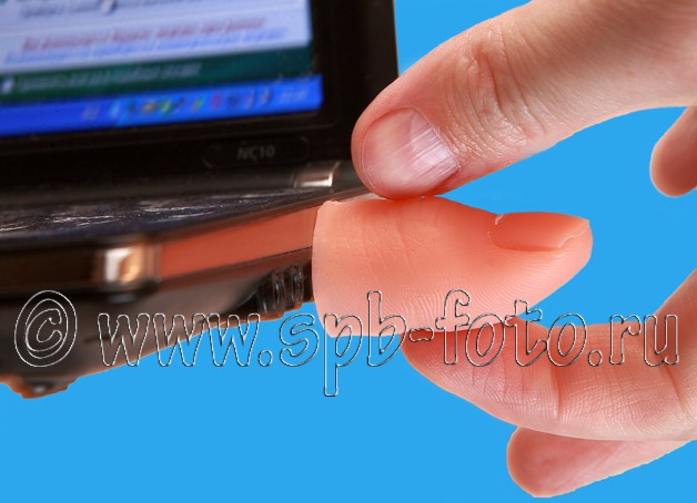 USB флэшка на 8Гб, выполненная в форме пальца, фото для интернет магазина